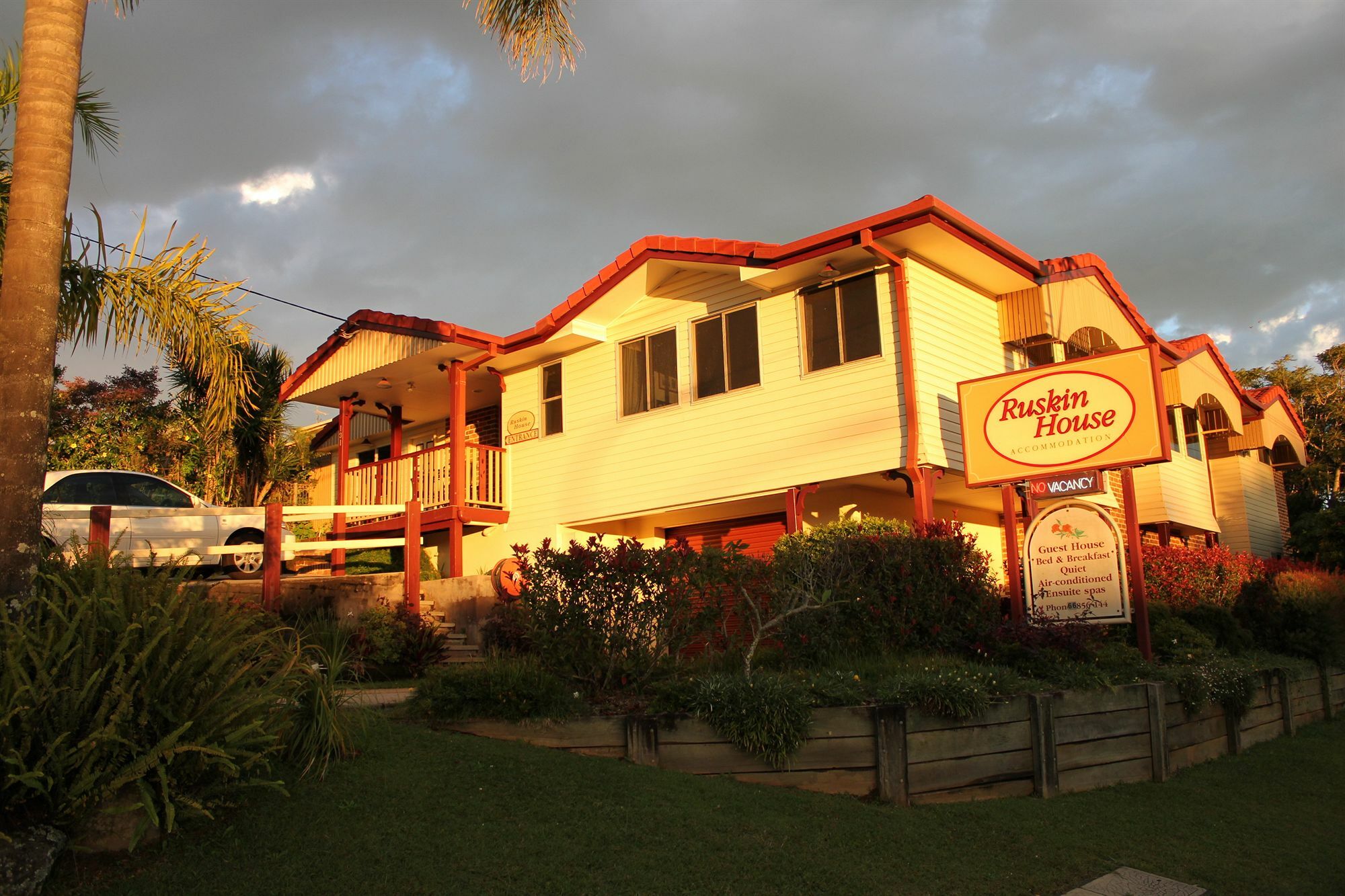 Ruskin House Teluk Byron Bagian luar foto